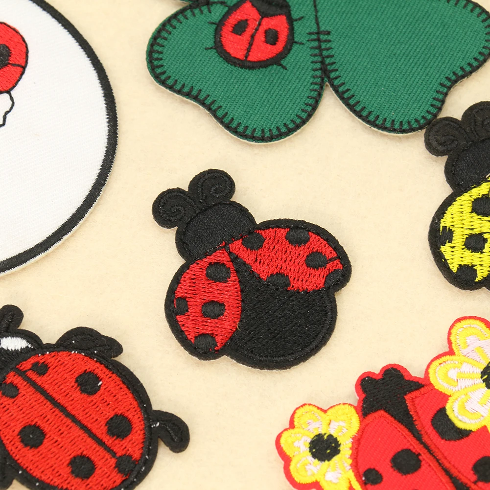 2PC Cartoon Ladybug Four-leaf  - Embroidery Lady Bug avis et prix